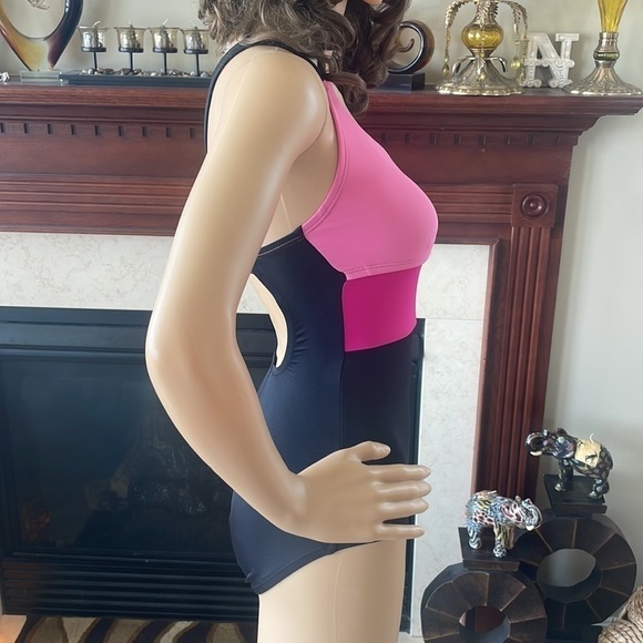 Brand New Nike Black & Pink Racerback One-Piece Sport Colorblock Swimsuit - Picture 3 of 14